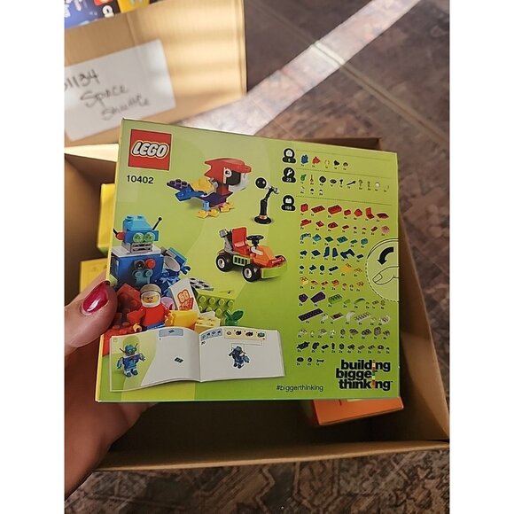 LEGO CLASSIC: Fun Future (10402) - Picture 2 of 2